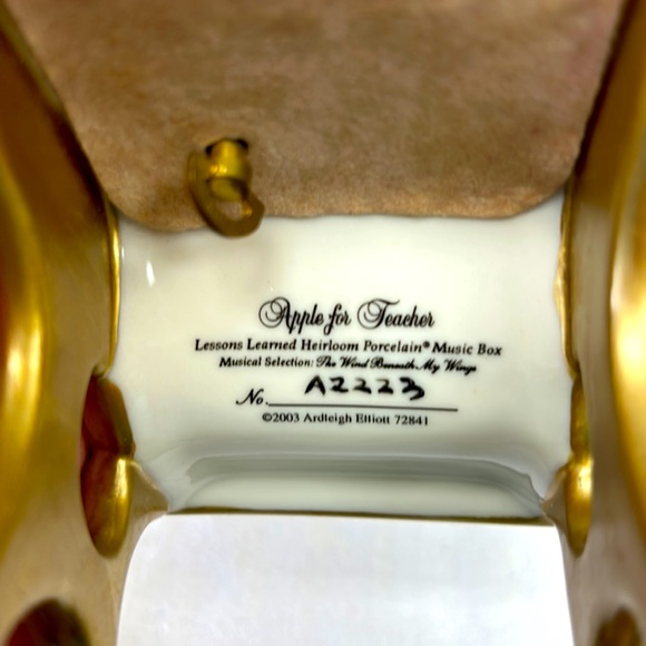 Vintage Ardleigh Elliott numbered music/trinket box titled “Apple For Teacher@ - Picture 5 of 9